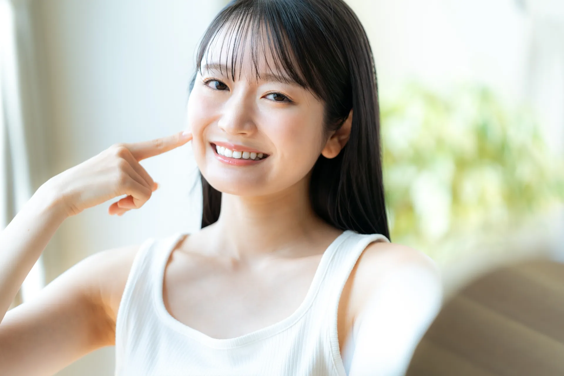 笑顔の女性の画像