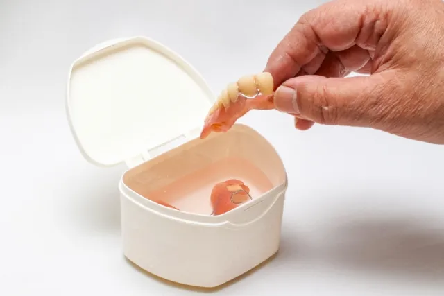 十日市場ファミリー歯科入れ歯保管方法